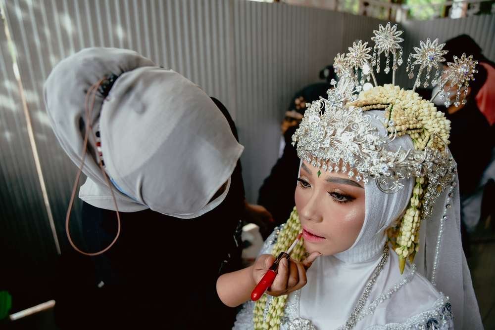 Busana dan Makeup Pernikahan: Inspirasi, Tren, dan Tips Memilih yang Tepat